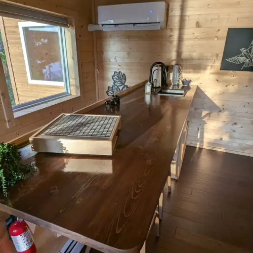 Nossa casa à beira do lago possui um moderno sistema de aquecimento e ar condicionado, proporcionando um clima confortável durante todas as estações do ano em Wisconsin.