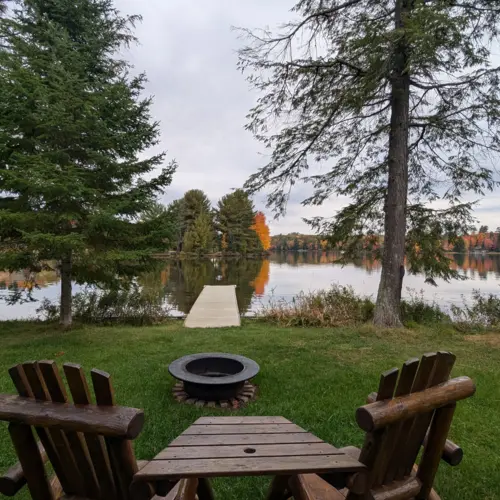 Comodidades externas de primeira classe em nossa casa à beira do lago, oferecendo a combinação perfeita de aventura e relaxamento para todas as idades em Wisconsin.